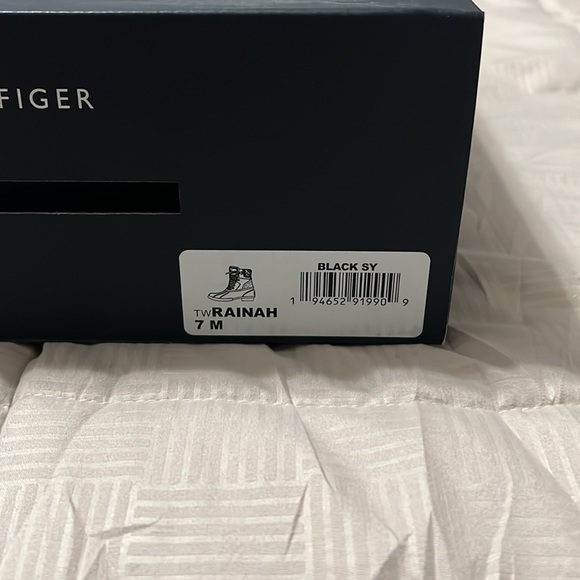 Tommy Hilfiger Duck Boots Women’s - Picture 3 of 4